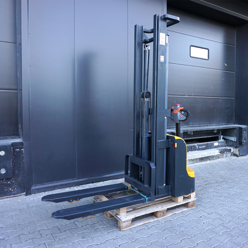 Electric stacker CIMEX ES35.1500FL up to 3.5 m. Electric stacker CIMEX ES35.1500FL up to 3.5 m.